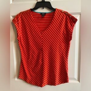 Jones New York women’s orange striped v-neck shirt in size small-like new.